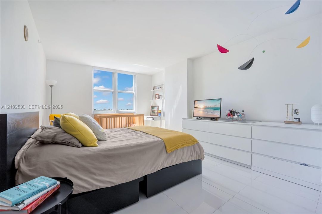 For Sale: $529,900 (2 beds, 2 baths, 1107 Square Feet)