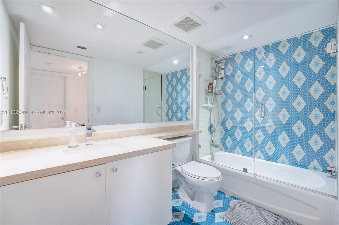 For Sale: $529,900 (2 beds, 2 baths, 1107 Square Feet)