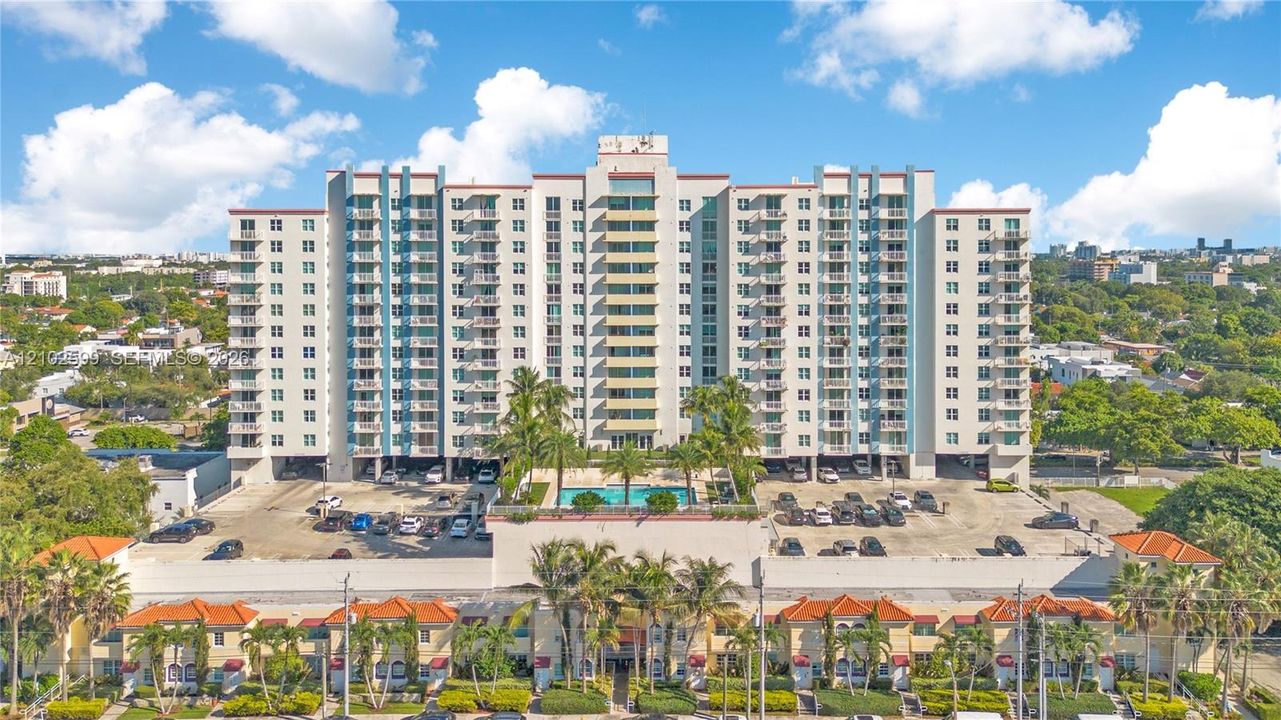 For Sale: $529,900 (2 beds, 2 baths, 1107 Square Feet)
