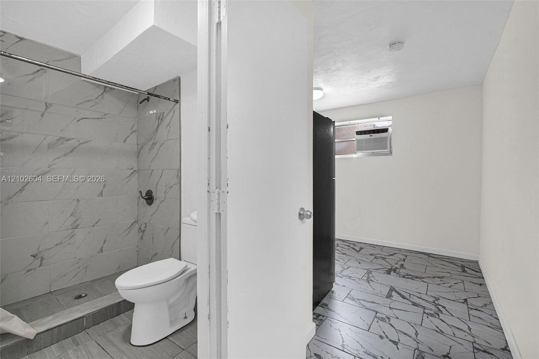 For Rent: $1,600 (0 beds, 1 baths, 700 Square Feet)
