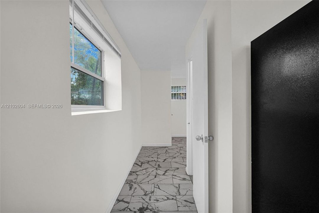 For Rent: $1,600 (0 beds, 1 baths, 700 Square Feet)