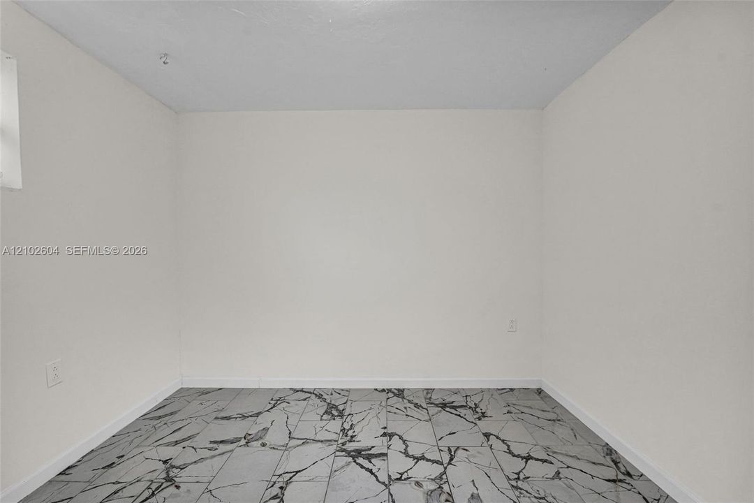 For Rent: $1,600 (0 beds, 1 baths, 700 Square Feet)