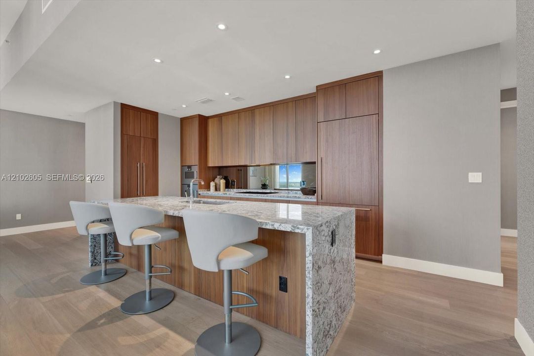 For Sale: $4,350,000 (3 beds, 3 baths, 1939 Square Feet)