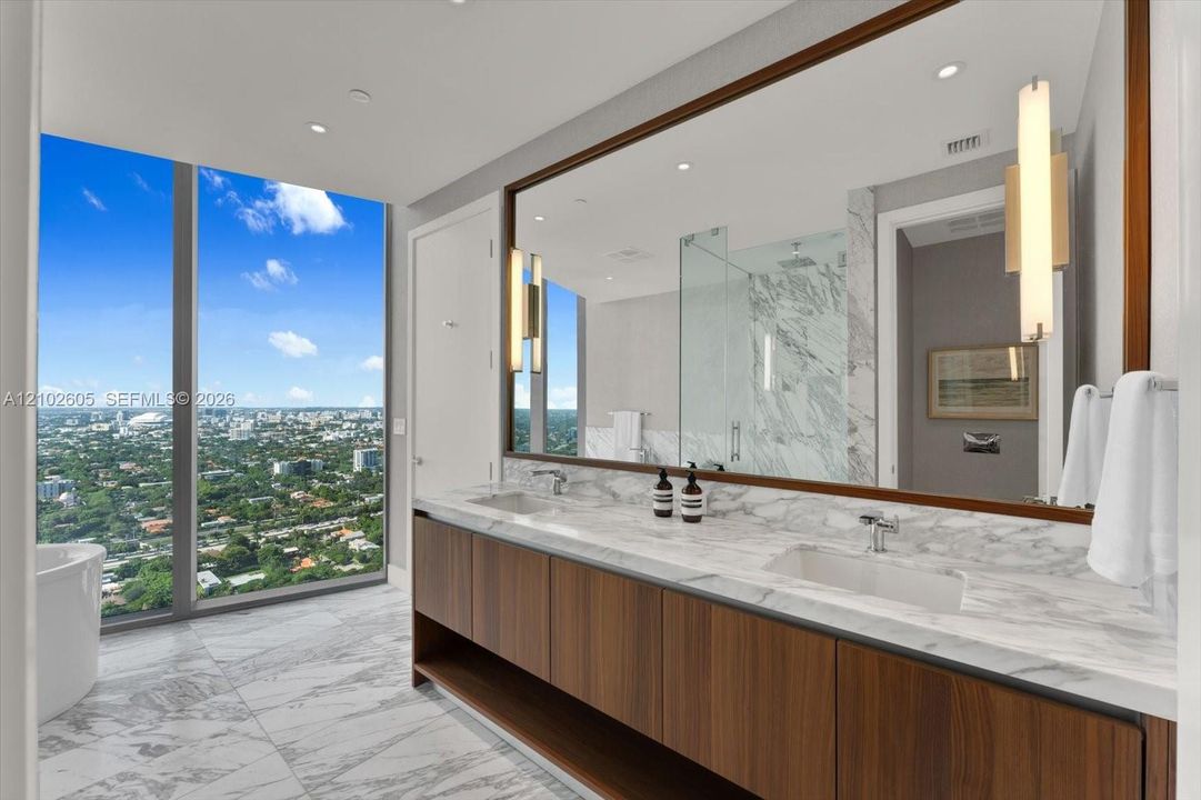 For Sale: $4,350,000 (3 beds, 3 baths, 1939 Square Feet)