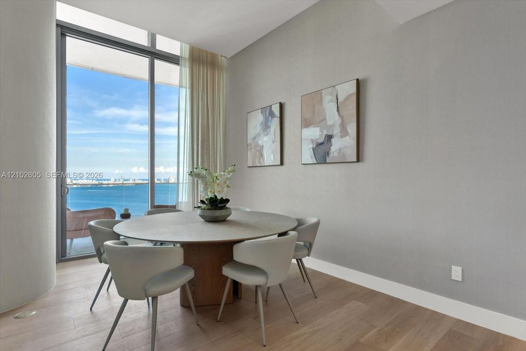 For Sale: $4,350,000 (3 beds, 3 baths, 1939 Square Feet)