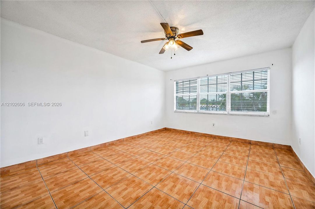 En Venta: $155,000 (2 camas, 2 baños, 1012 Pies cuadrados)