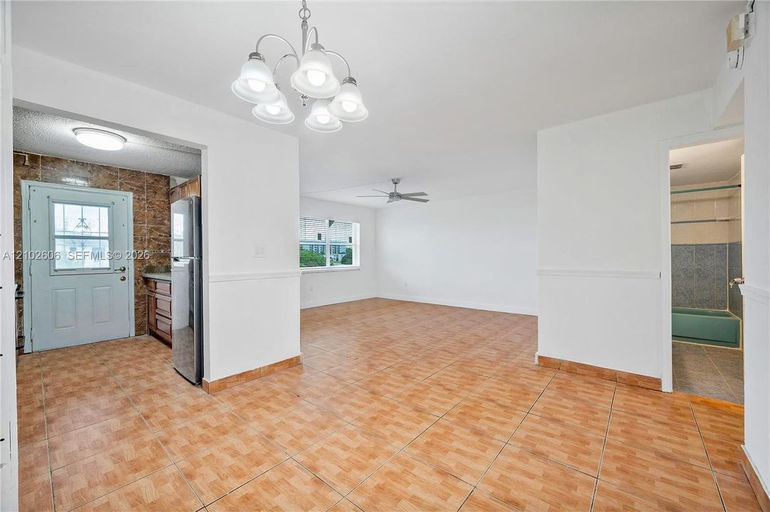En Venta: $155,000 (2 camas, 2 baños, 1012 Pies cuadrados)