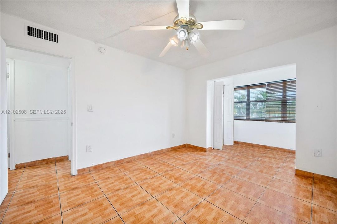 En Venta: $155,000 (2 camas, 2 baños, 1012 Pies cuadrados)