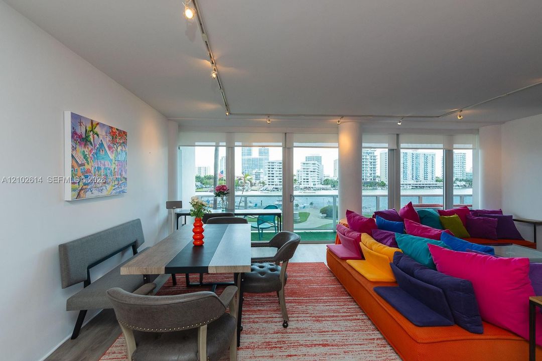 В аренду: $4,000 (2 спален, 2 ванн, 1520 Квадратных фут)