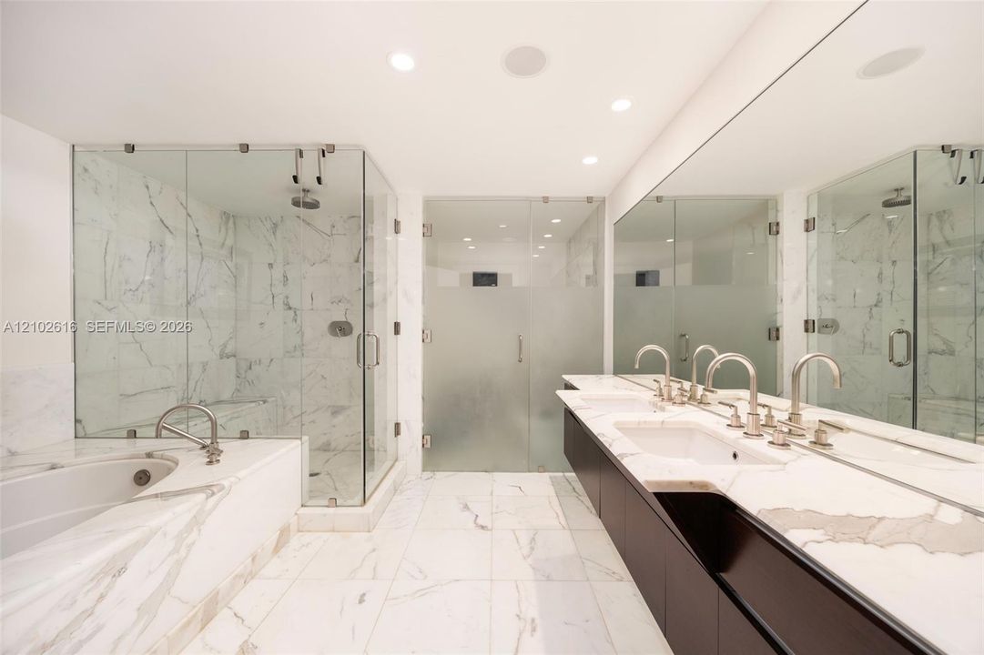For Sale: $5,300,000 (3 beds, 3 baths, 2640 Square Feet)