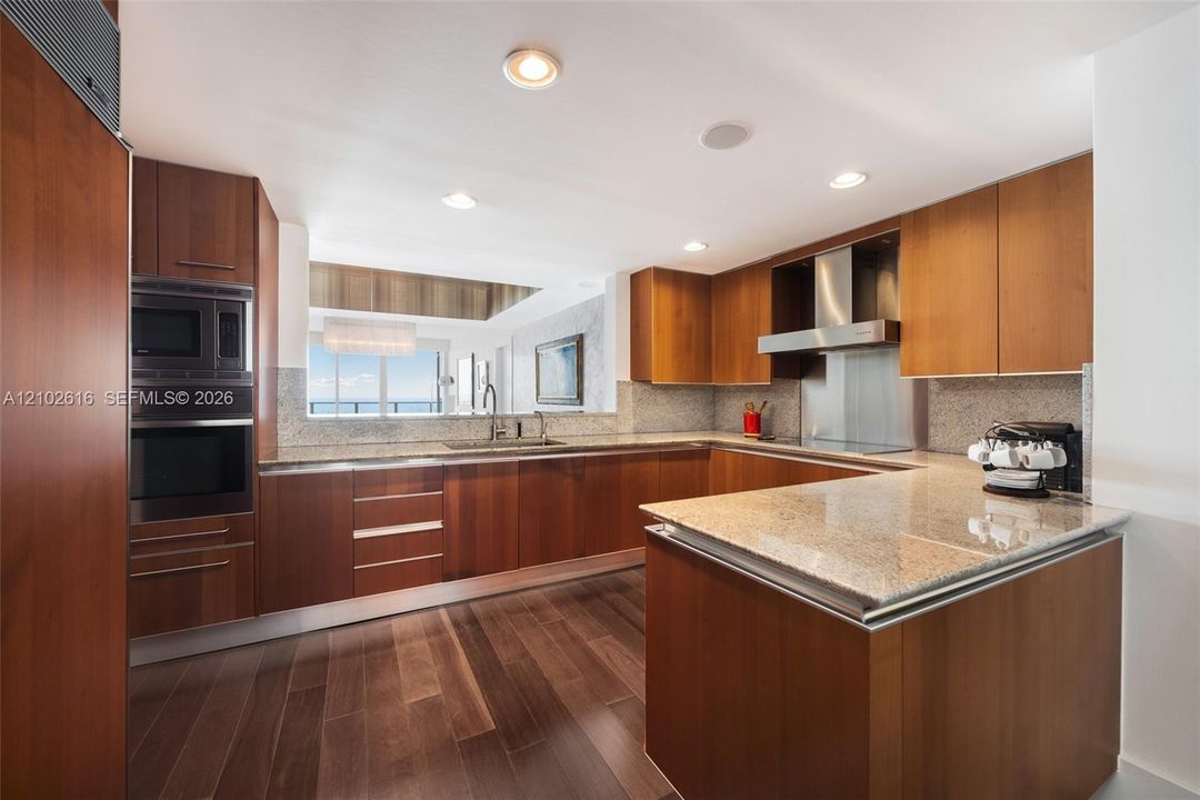For Sale: $5,300,000 (3 beds, 3 baths, 2640 Square Feet)