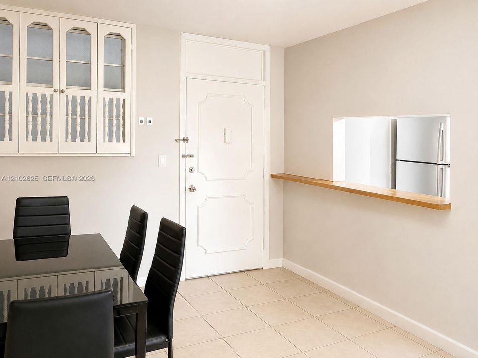 For Sale: $145,000 (1 beds, 1 baths, 878 Square Feet)