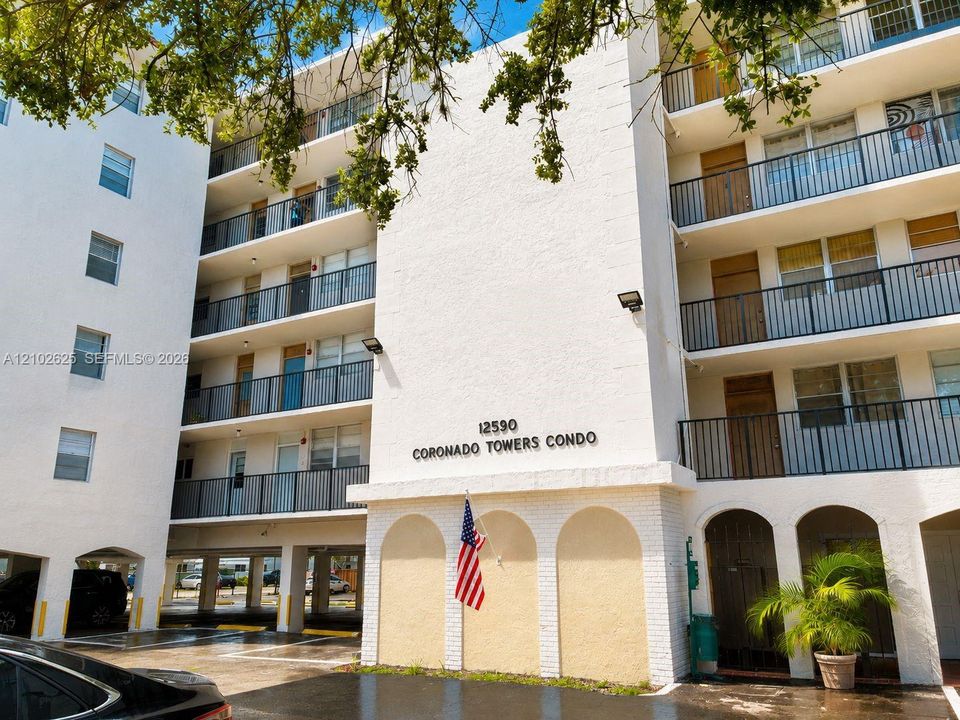 For Sale: $145,000 (1 beds, 1 baths, 878 Square Feet)