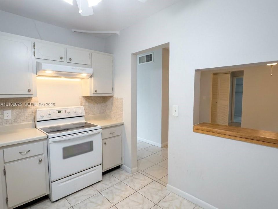 For Sale: $145,000 (1 beds, 1 baths, 878 Square Feet)