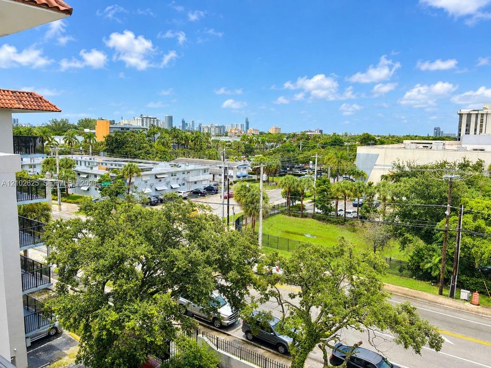 For Sale: $145,000 (1 beds, 1 baths, 878 Square Feet)