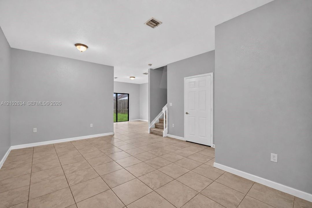 For Sale: $370,000 (3 beds, 2 baths, 1705 Square Feet)