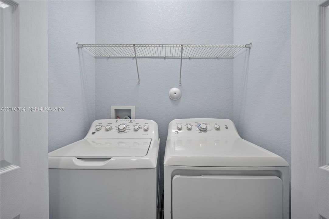 For Sale: $370,000 (3 beds, 2 baths, 1705 Square Feet)