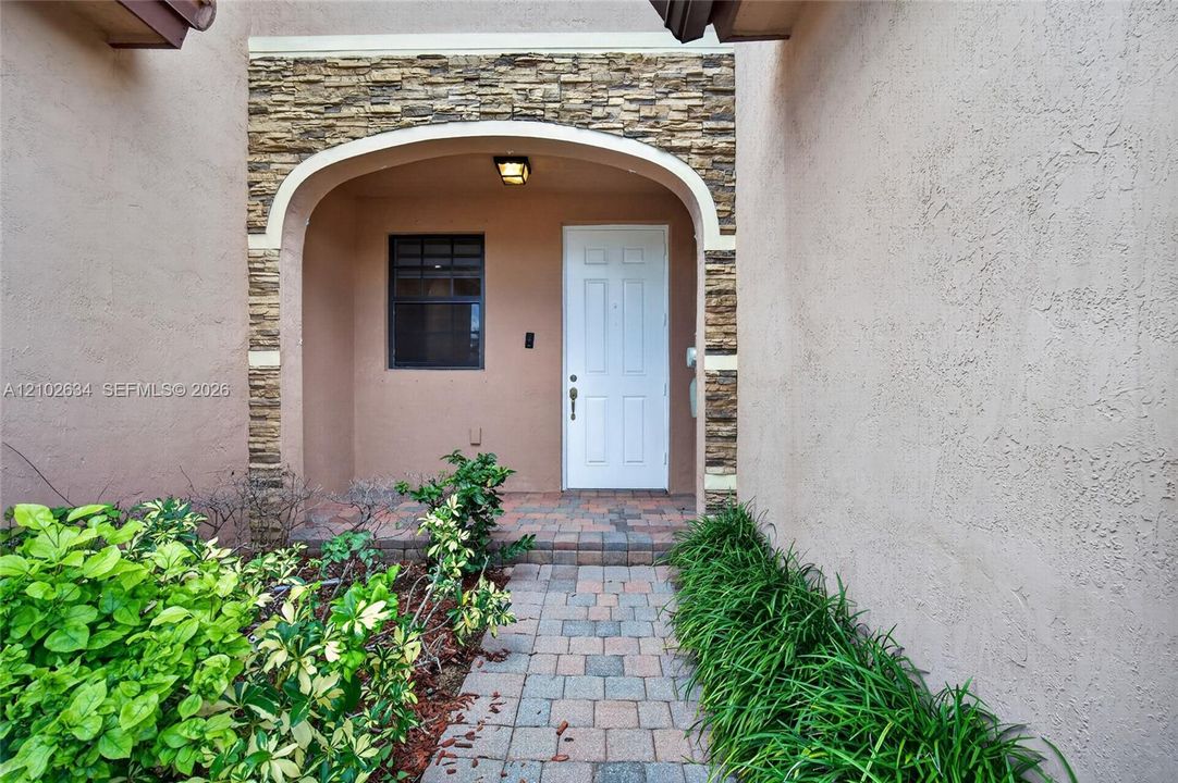 For Sale: $370,000 (3 beds, 2 baths, 1705 Square Feet)