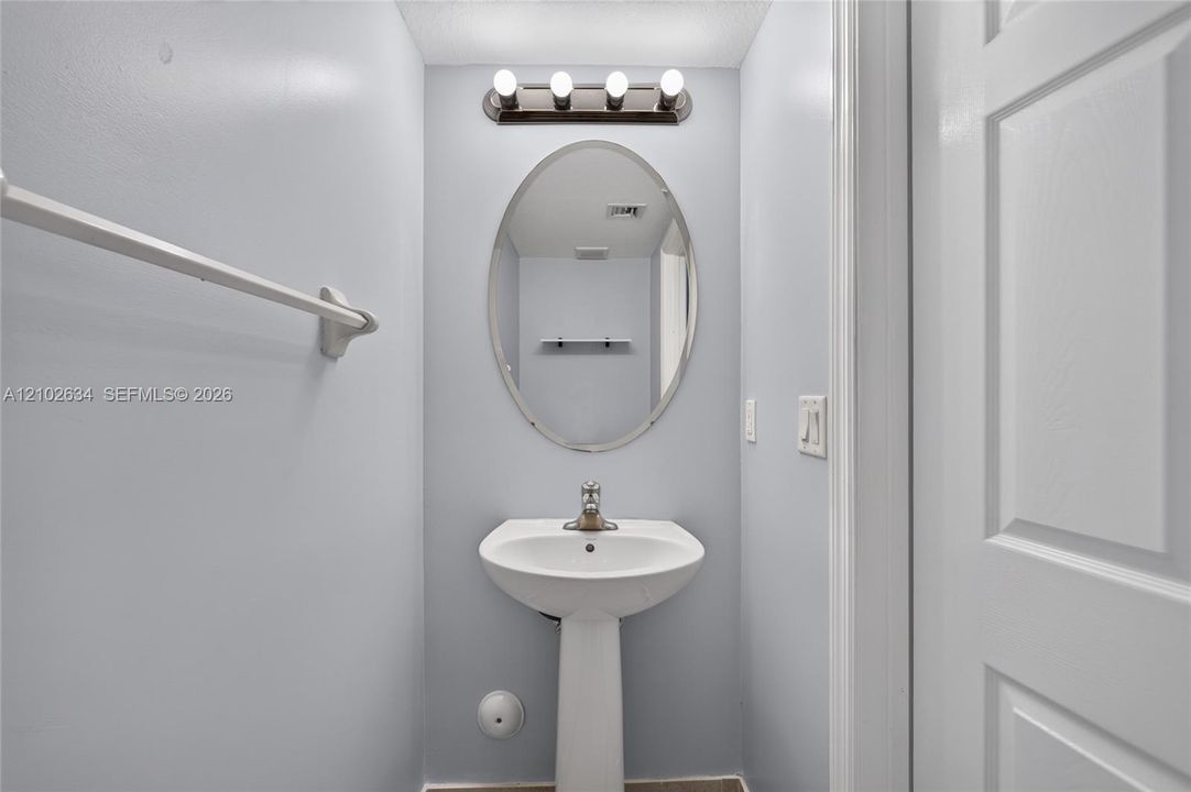 For Sale: $370,000 (3 beds, 2 baths, 1705 Square Feet)