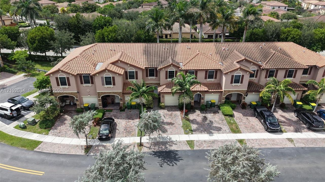 For Sale: $370,000 (3 beds, 2 baths, 1705 Square Feet)