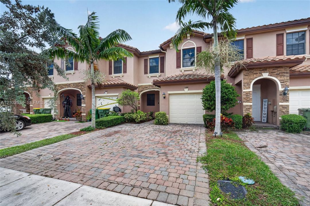 For Sale: $370,000 (3 beds, 2 baths, 1705 Square Feet)