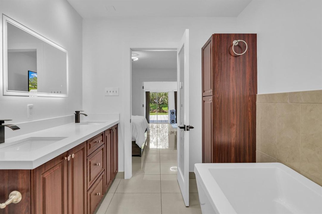 5707 White Hickory Cir, Tamarac -83