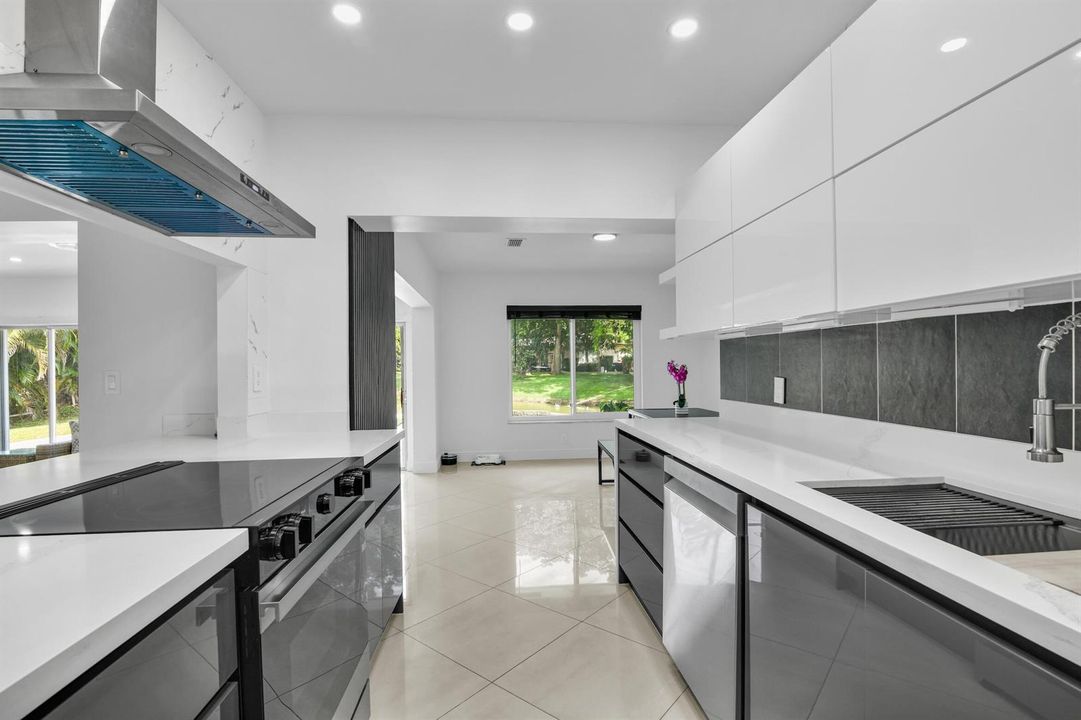 5707 White Hickory Cir, Tamarac -64