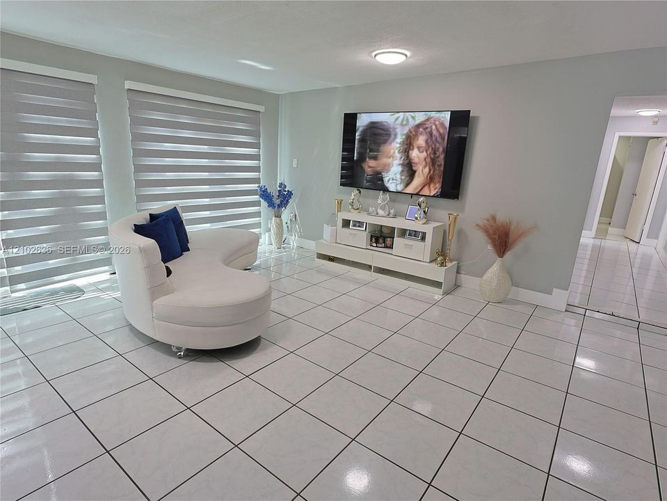 En Venta: $789,900 (5 camas, 3 baños, 1672 Pies cuadrados)