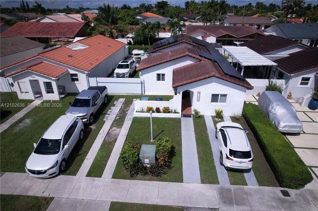 En Venta: $789,900 (5 camas, 3 baños, 1672 Pies cuadrados)