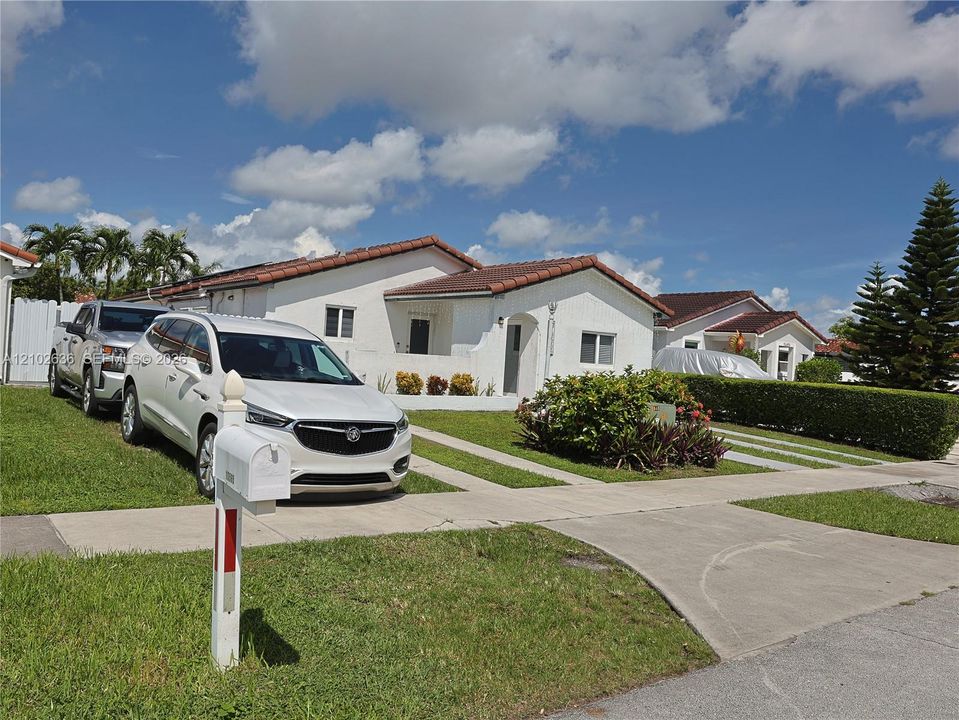 En Venta: $789,900 (5 camas, 3 baños, 1672 Pies cuadrados)