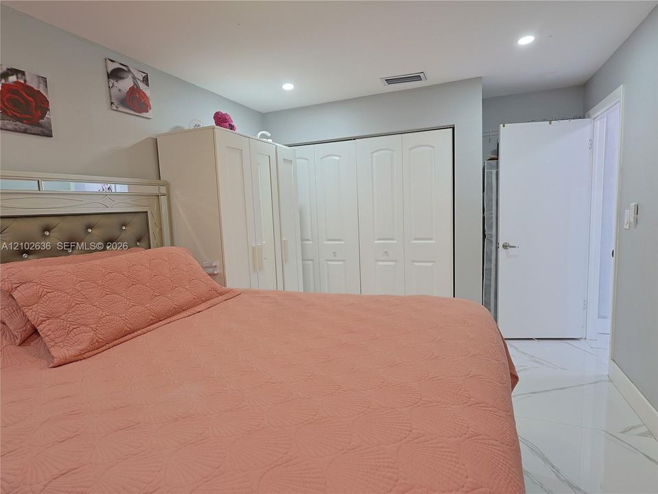 En Venta: $789,900 (5 camas, 3 baños, 1672 Pies cuadrados)