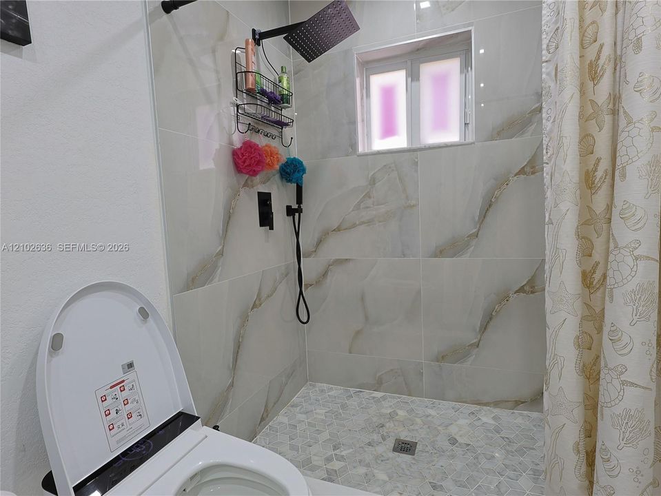 En Venta: $789,900 (5 camas, 3 baños, 1672 Pies cuadrados)