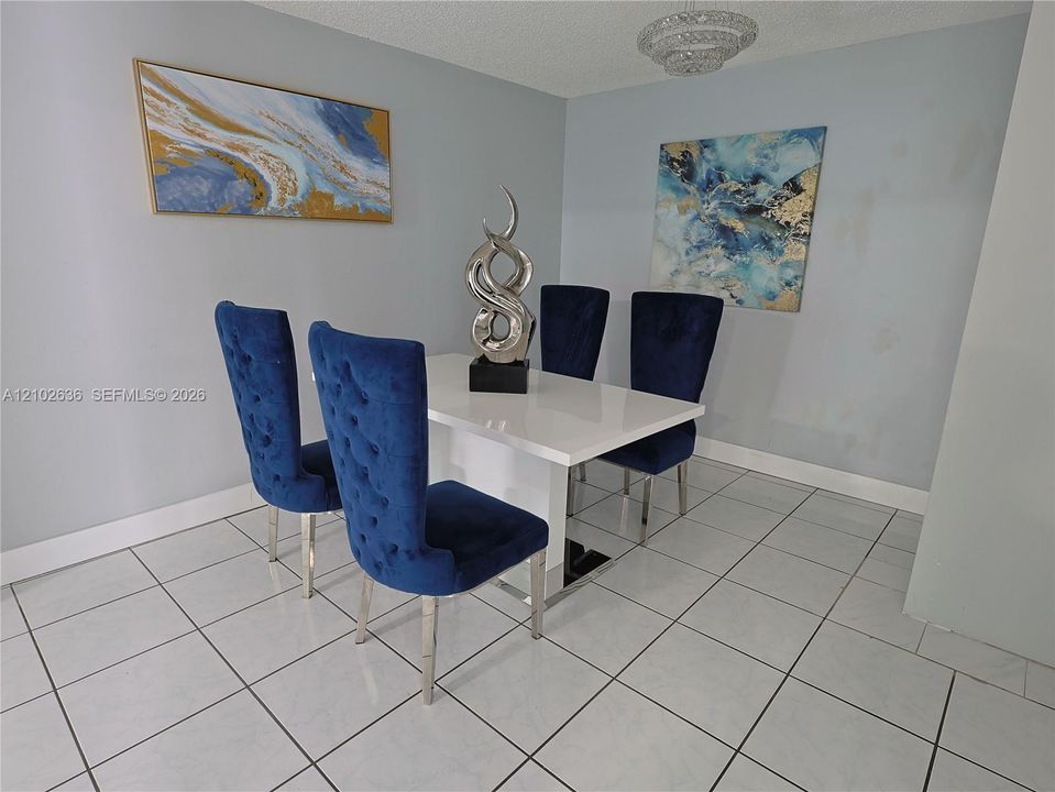 En Venta: $789,900 (5 camas, 3 baños, 1672 Pies cuadrados)