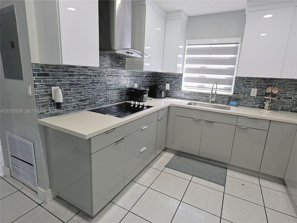 En Venta: $789,900 (5 camas, 3 baños, 1672 Pies cuadrados)