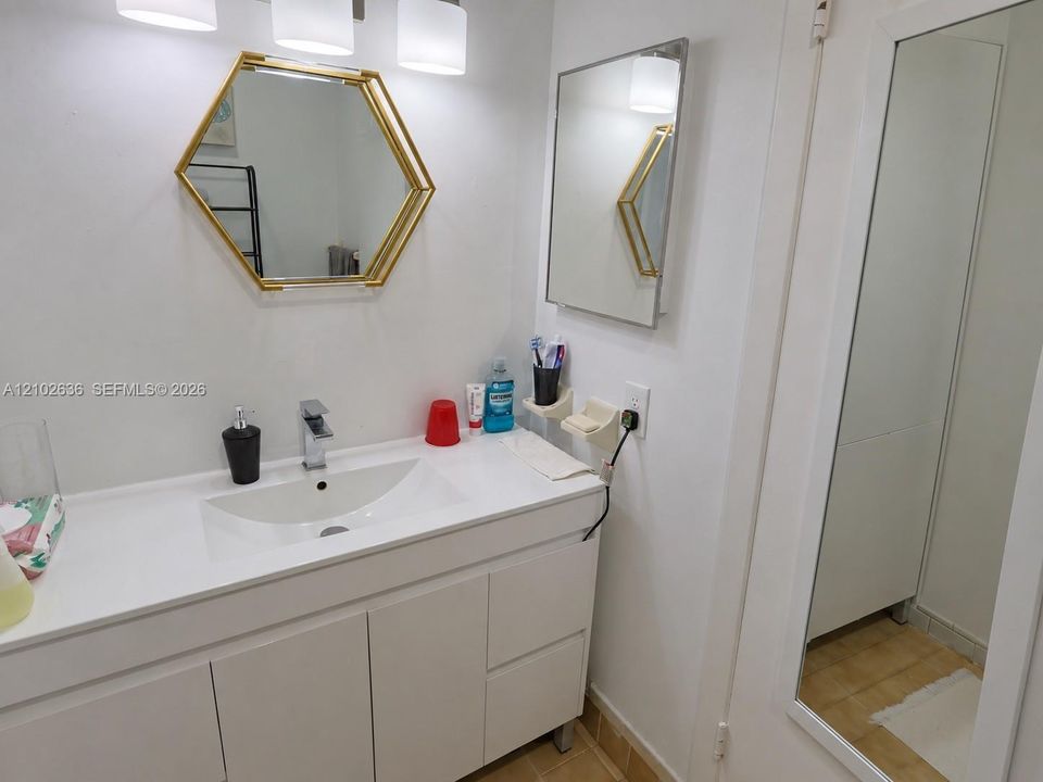En Venta: $789,900 (5 camas, 3 baños, 1672 Pies cuadrados)