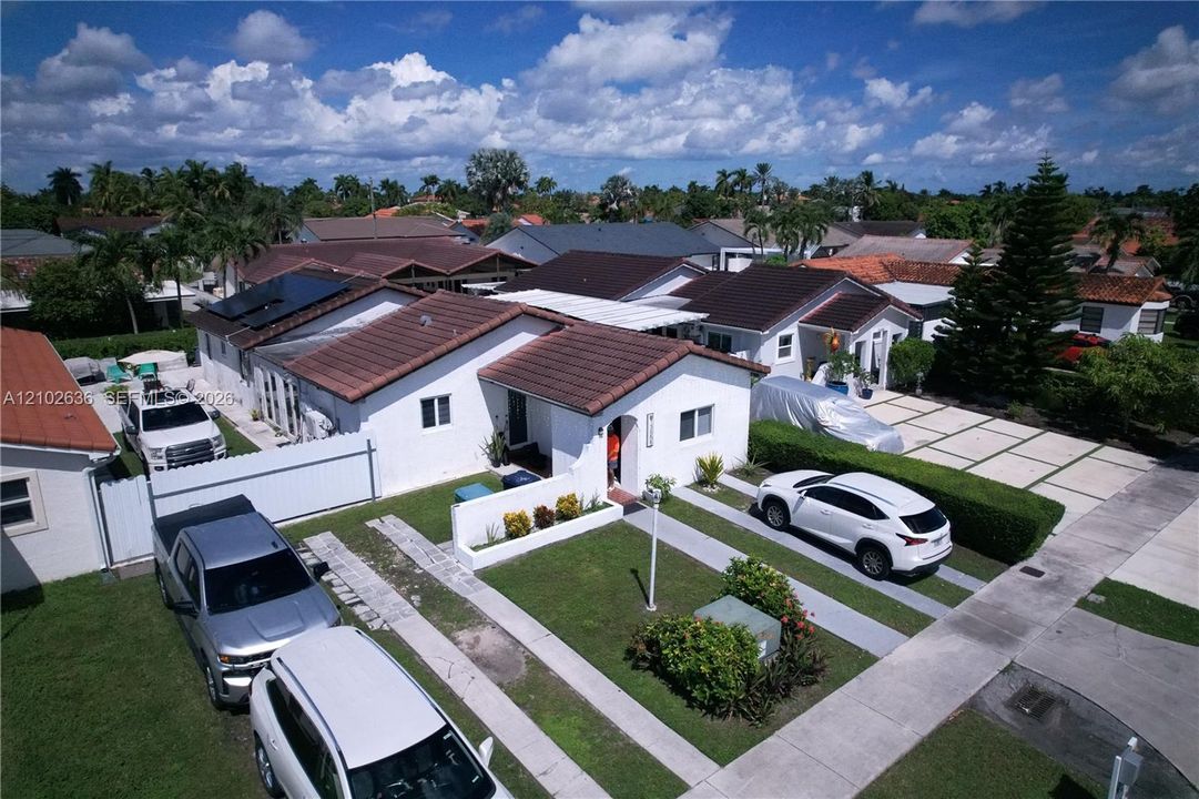 En Venta: $789,900 (5 camas, 3 baños, 1672 Pies cuadrados)
