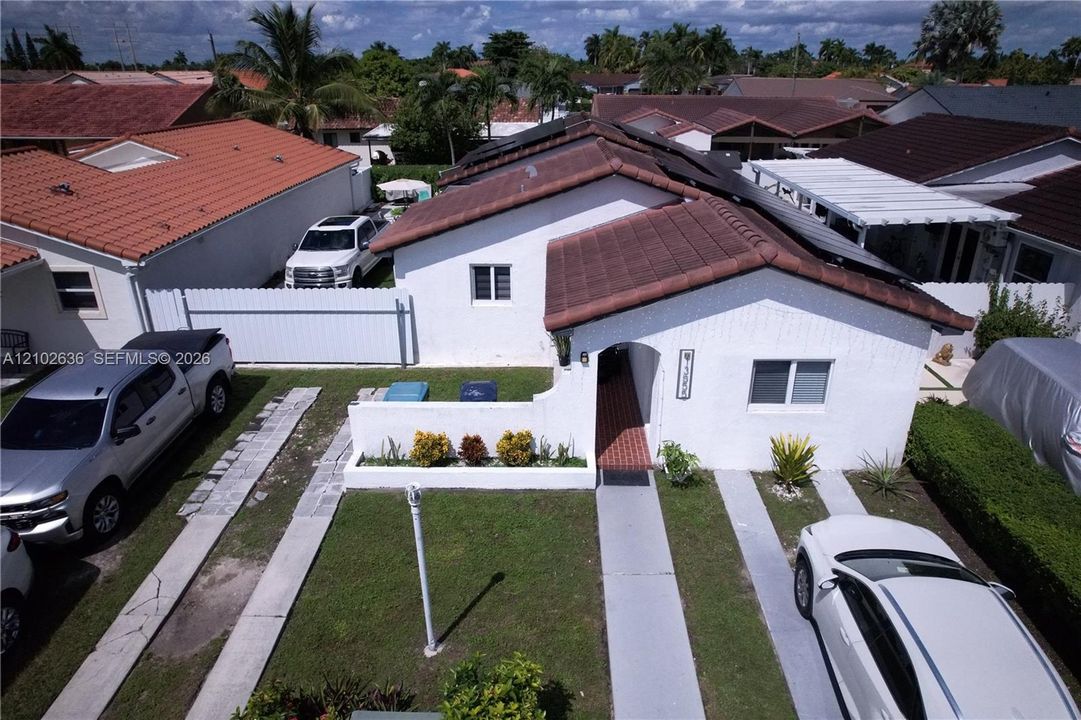 En Venta: $789,900 (5 camas, 3 baños, 1672 Pies cuadrados)