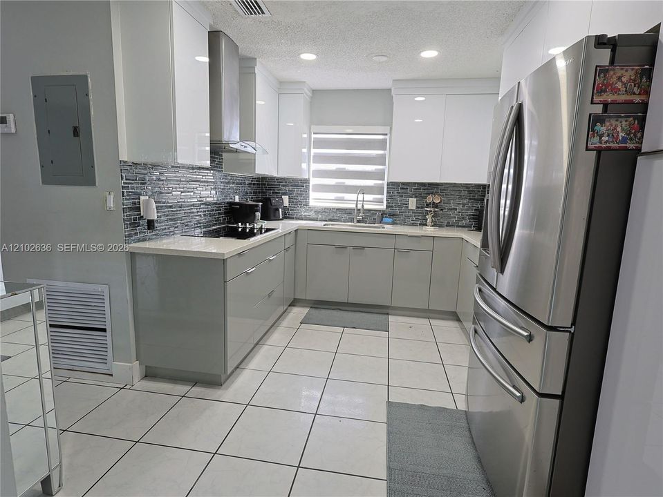 En Venta: $789,900 (5 camas, 3 baños, 1672 Pies cuadrados)