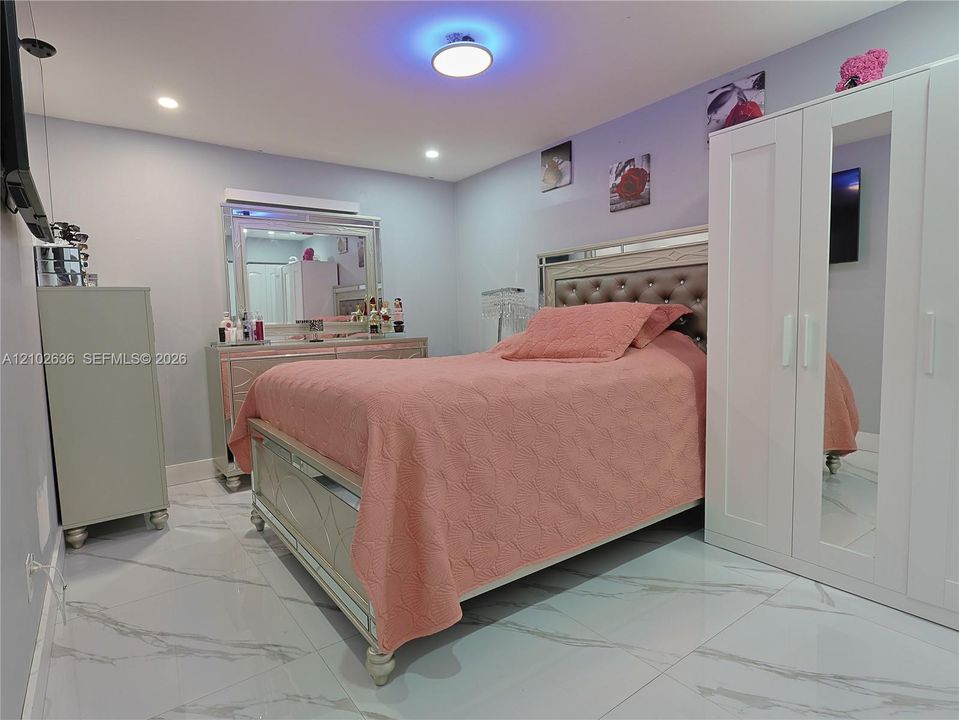 En Venta: $789,900 (5 camas, 3 baños, 1672 Pies cuadrados)