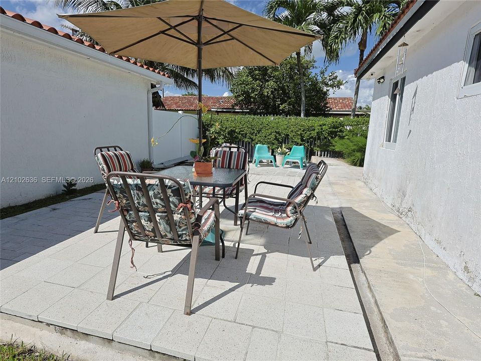En Venta: $789,900 (5 camas, 3 baños, 1672 Pies cuadrados)