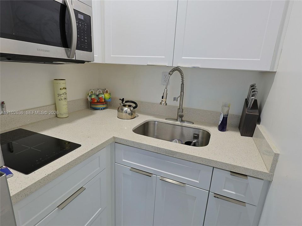 En Venta: $789,900 (5 camas, 3 baños, 1672 Pies cuadrados)