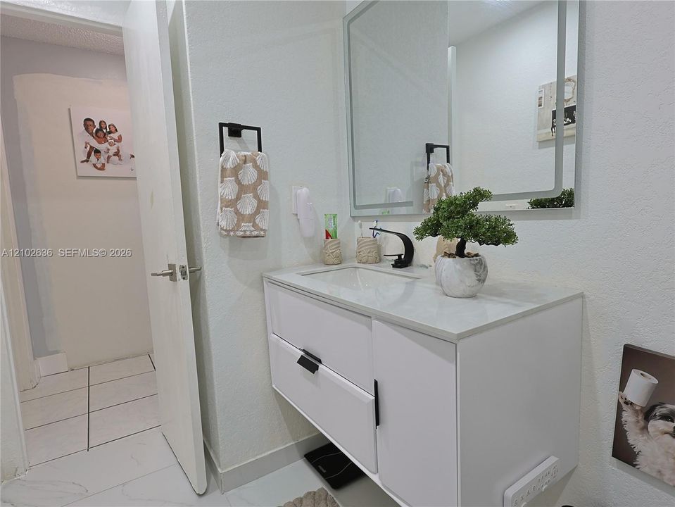 En Venta: $789,900 (5 camas, 3 baños, 1672 Pies cuadrados)
