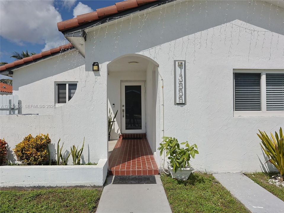 En Venta: $789,900 (5 camas, 3 baños, 1672 Pies cuadrados)