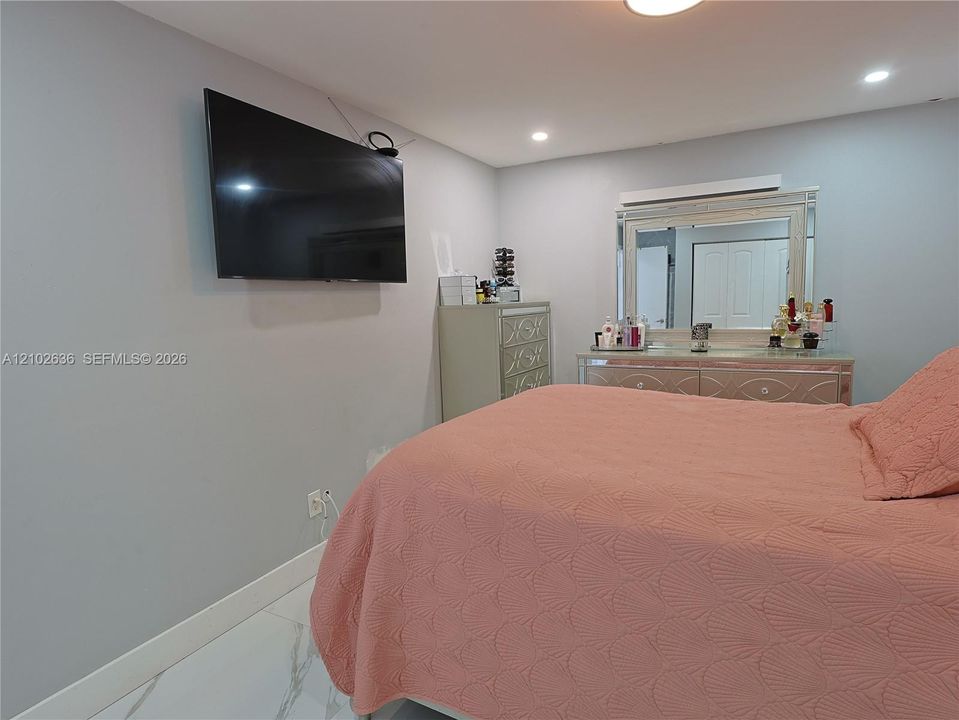 En Venta: $789,900 (5 camas, 3 baños, 1672 Pies cuadrados)