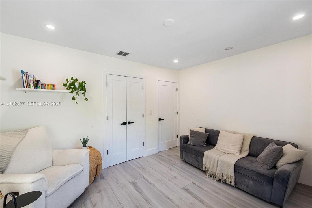 For Rent: $6,950 (3 beds, 2 baths, 1662 Square Feet)