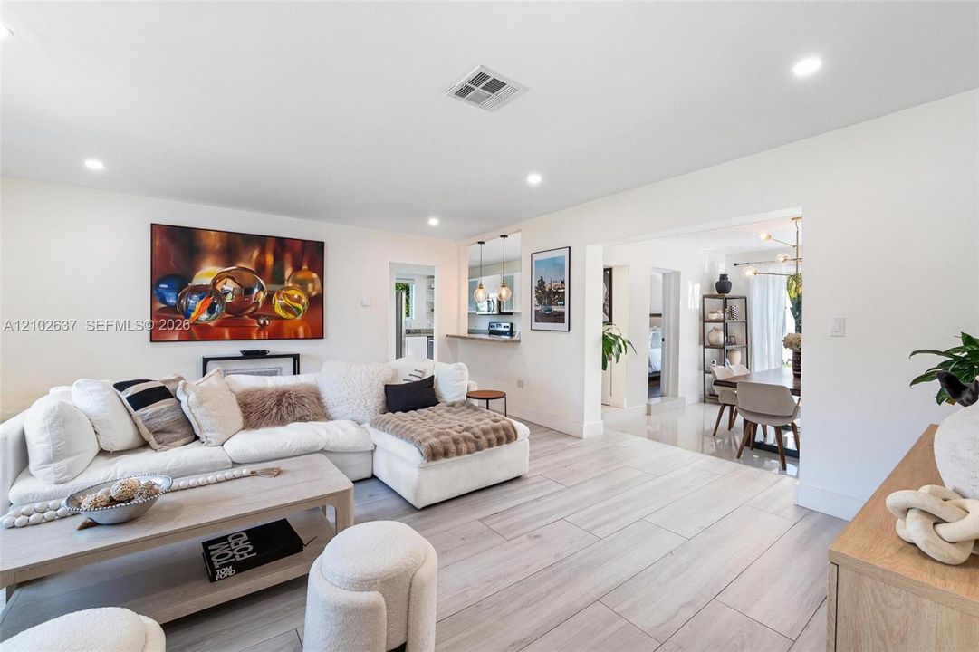 For Rent: $6,950 (3 beds, 2 baths, 1662 Square Feet)