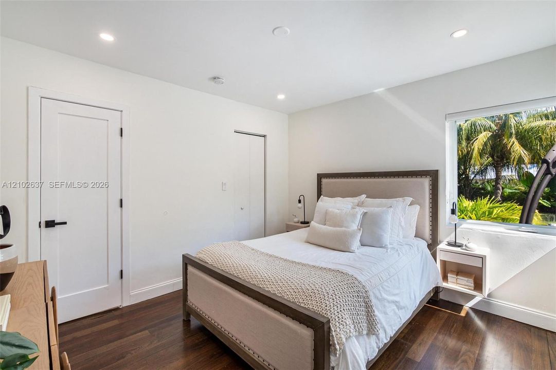 For Rent: $6,950 (3 beds, 2 baths, 1662 Square Feet)