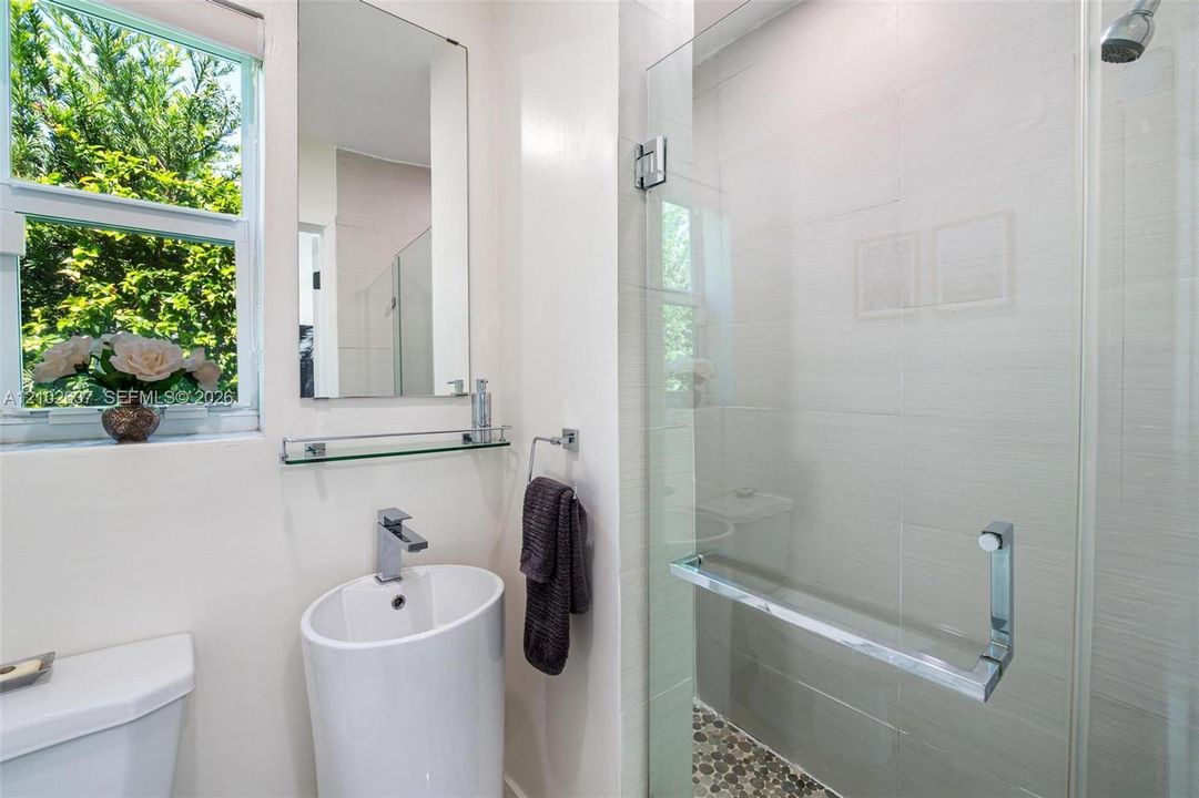 For Rent: $6,950 (3 beds, 2 baths, 1662 Square Feet)
