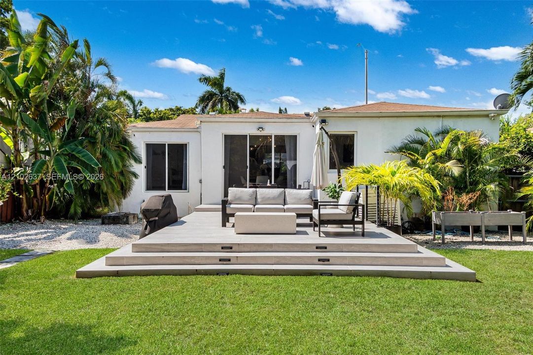 For Rent: $6,950 (3 beds, 2 baths, 1662 Square Feet)