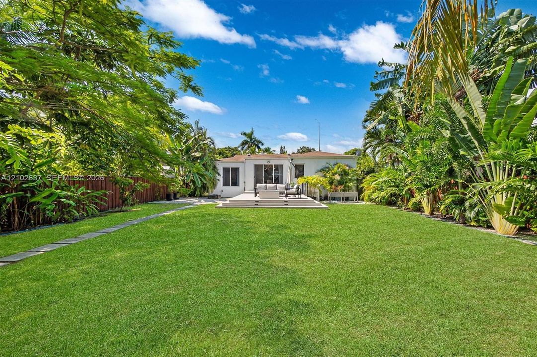For Rent: $6,950 (3 beds, 2 baths, 1662 Square Feet)